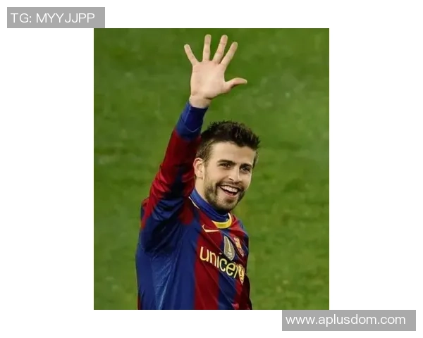 足球明星秀恩爱接吻瞬间盘点甜蜜时刻引发热议与粉丝互动 足球明星秀恩爱接吻瞬间盘点甜蜜时刻引发热议与粉丝互动