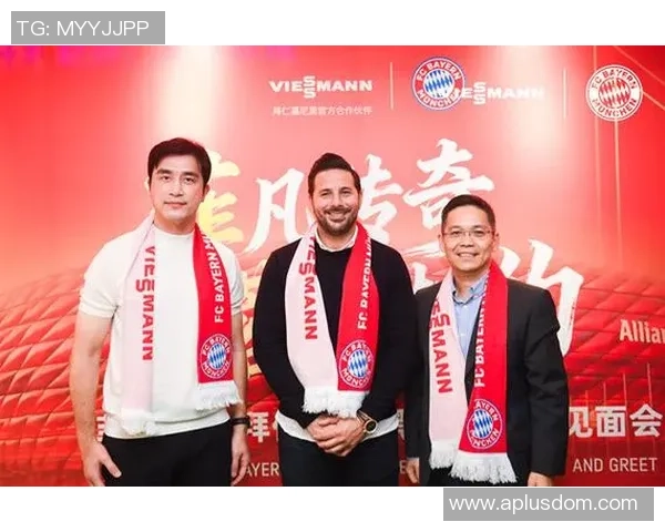 足球明星齐聚一堂西装大合照展现风采与魅力的精彩瞬间